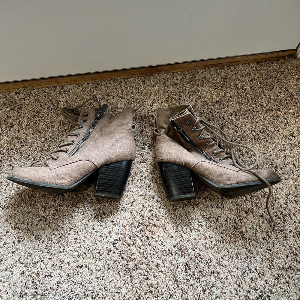 Brown boots with tie on the front and zippers on the side. Size 8